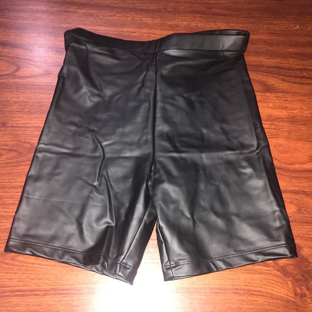 PLEATHER BIKER SHORTS 🕶